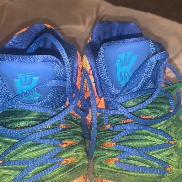 SPONGEBOB SQUAREPANTS X KYRIE 5 - Picture 3 of 10